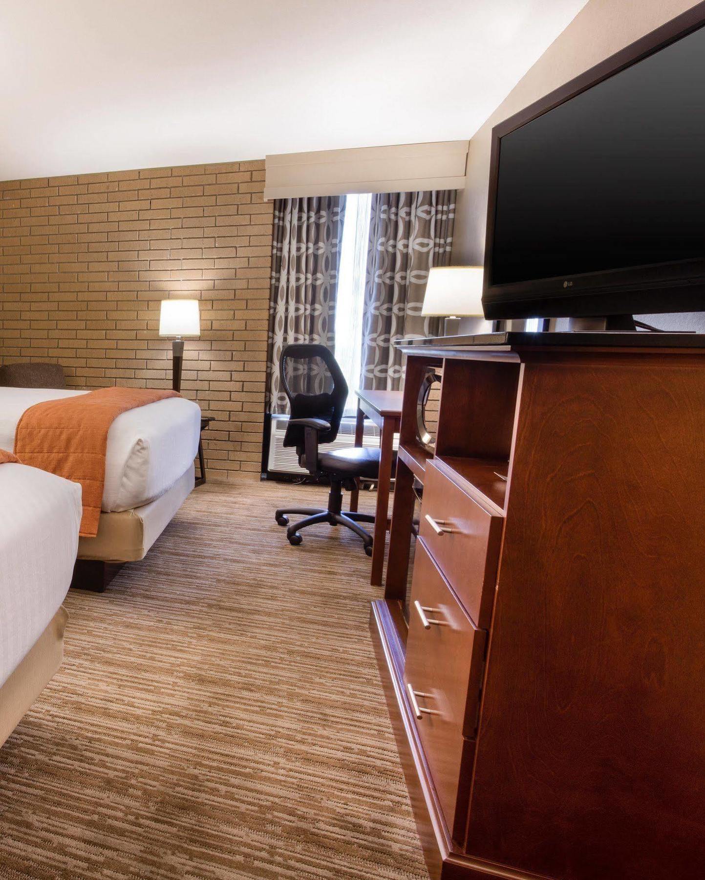 Drury Inn & Suites Kansas City Airport Exterior foto